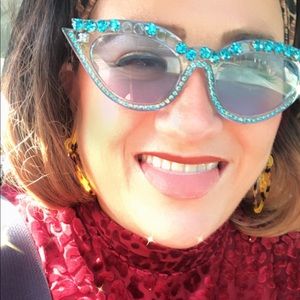 Meet your Posher, Elissa